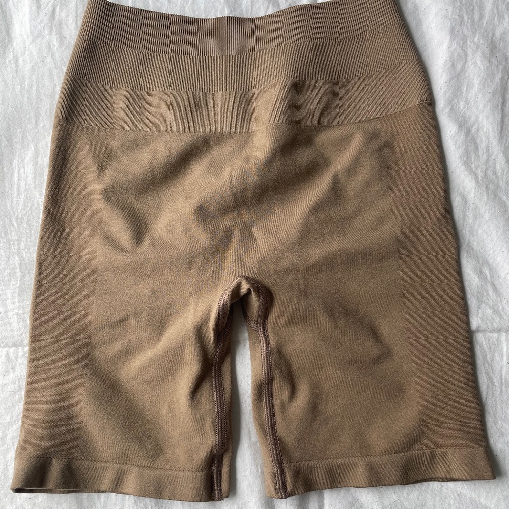 Alphalete amplify seamless scrunch shorts